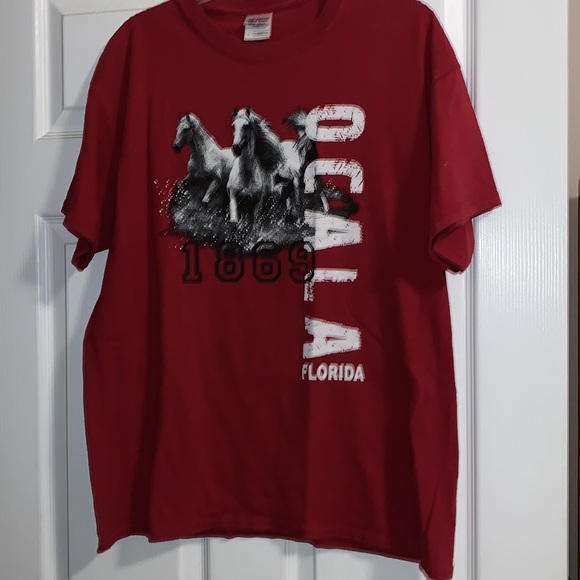 Red short sleeve tshirt from Ocala, FL with horses size large - Picture 2 of 5